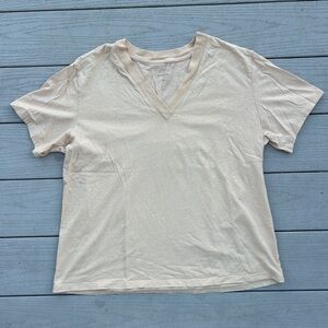 Everlane Beige V-Neck Short Sleeve T-Shirt